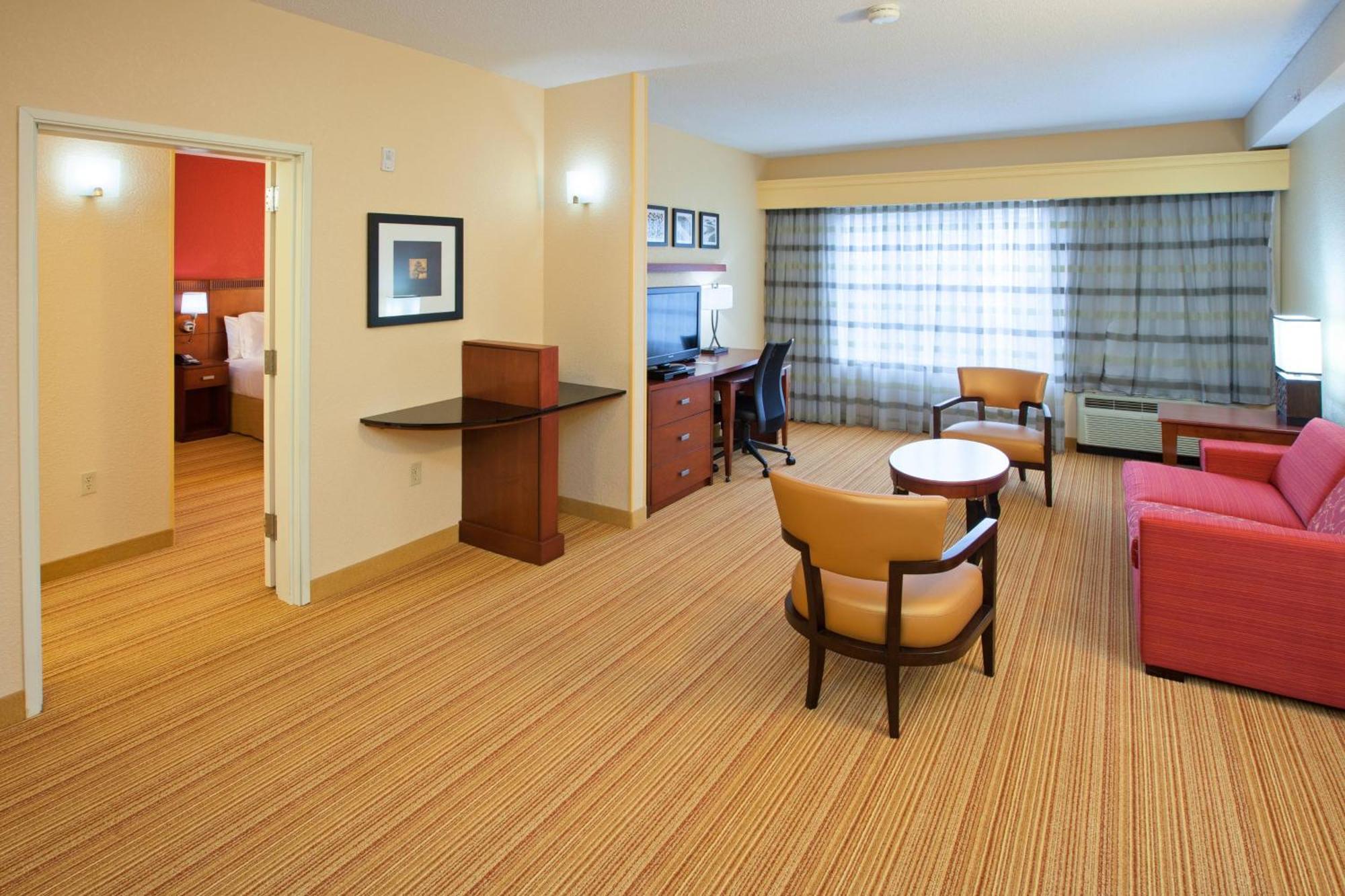 Courtyard Louisville Northeast Bilik gambar