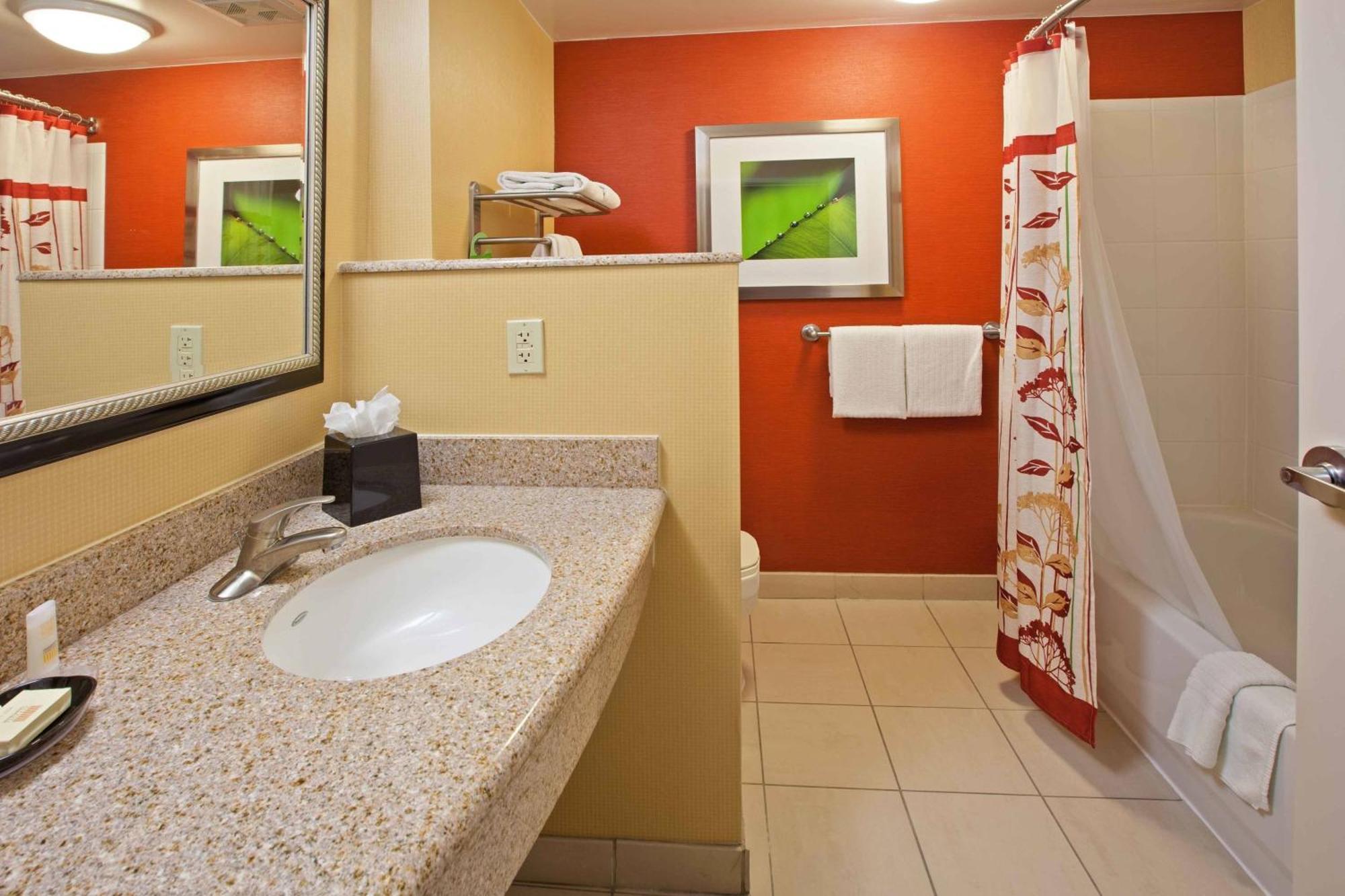 Courtyard Louisville Northeast Luaran gambar