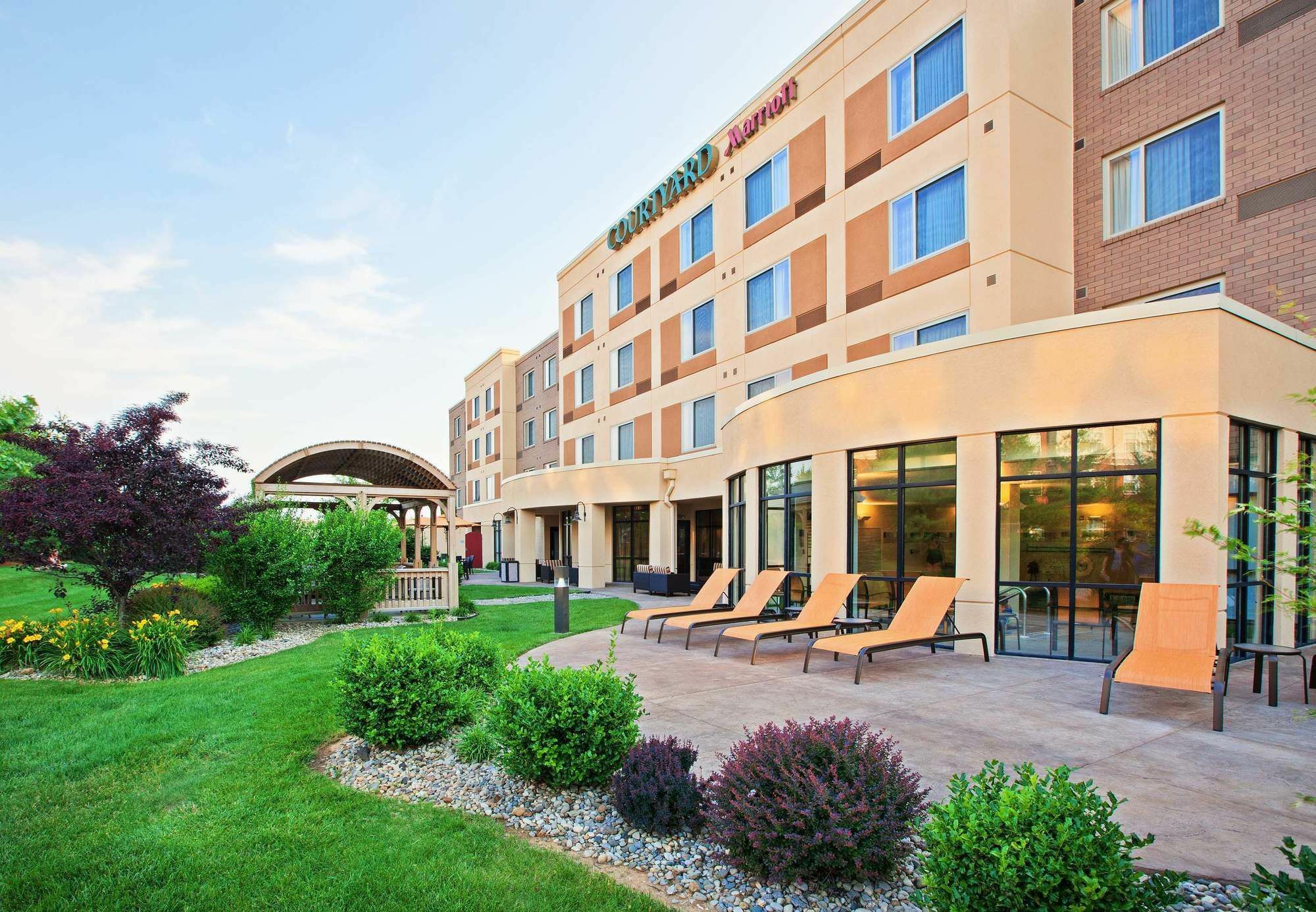 Courtyard Louisville Northeast Luaran gambar